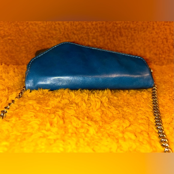 HOBO International Vintage Daria Convertible Crossbody Clutch - Picture 4 of 8